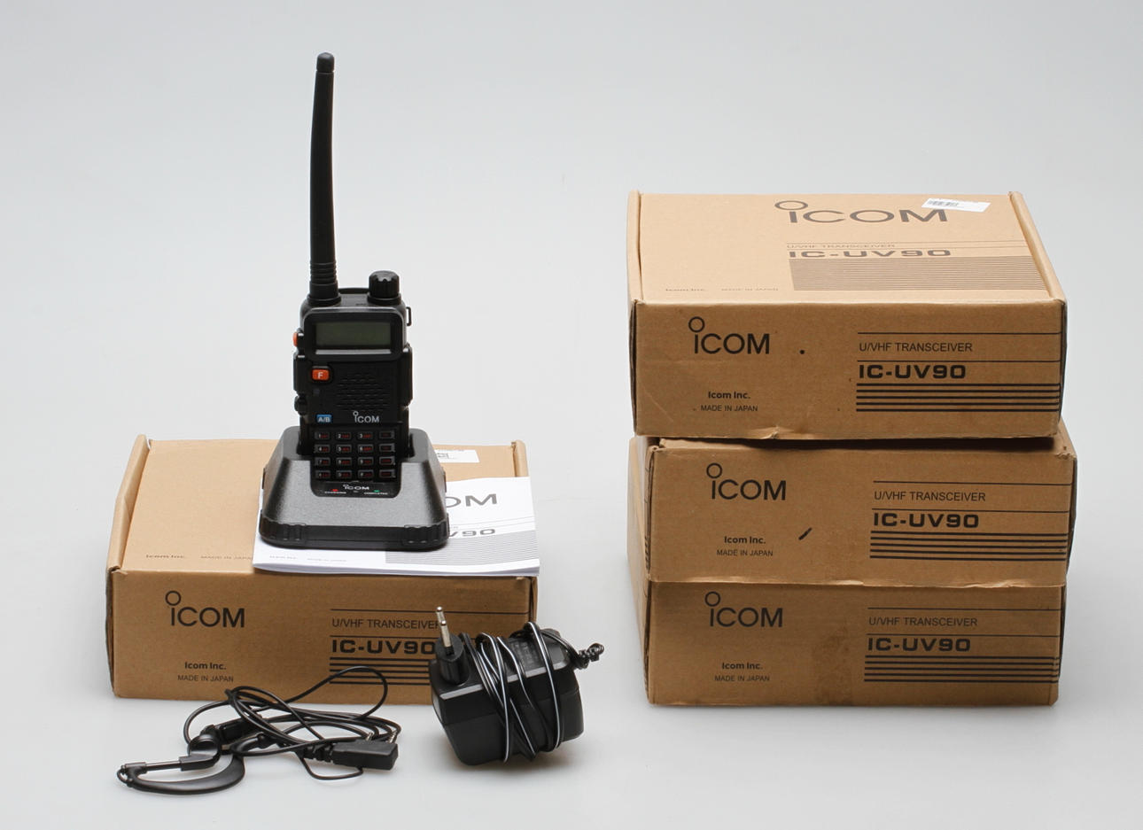 KOMRADIO, 4 st, Icom, Japan, modell IC-UV90.