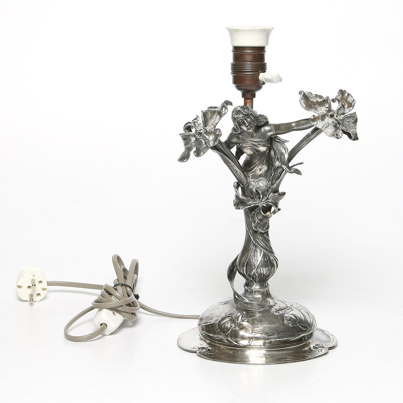 BORDSLAMPA, nysilver, jugend. 1900-talets första hälft.