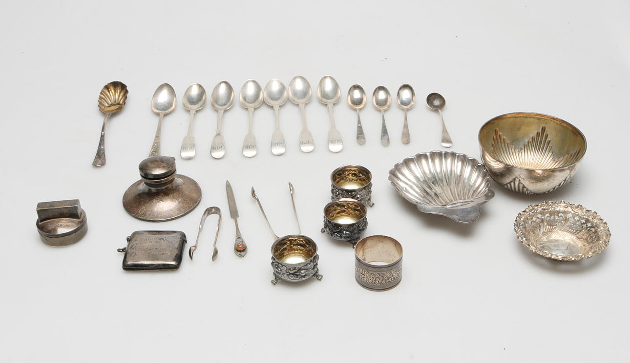 SAMLING SILVERFÖREMÅL, England, 18/1900-tal, vikt 853 gram.