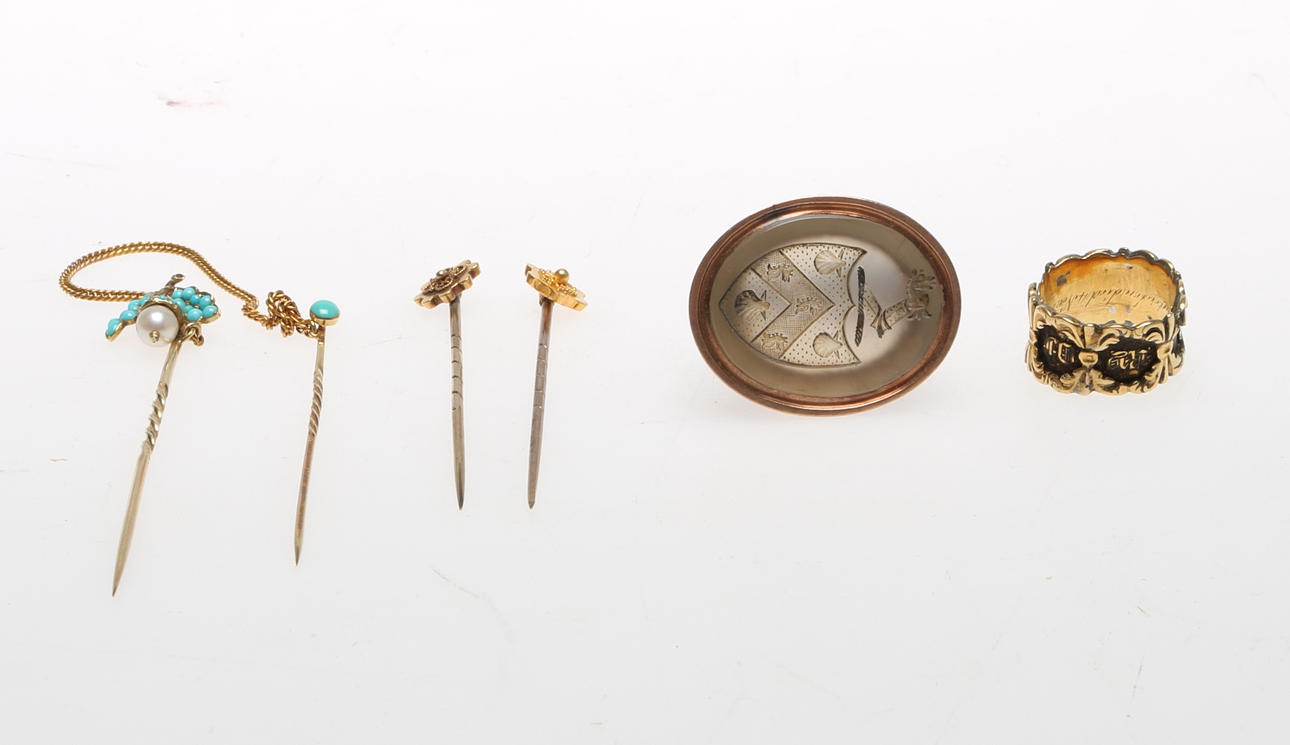 SAMLING GULD, guld 9 K, 18/1900-tal, vikt 17,75 gram.