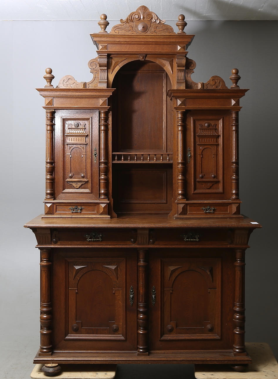 MATSALSSKÅP, nyrenässans, sent 1800-tal.