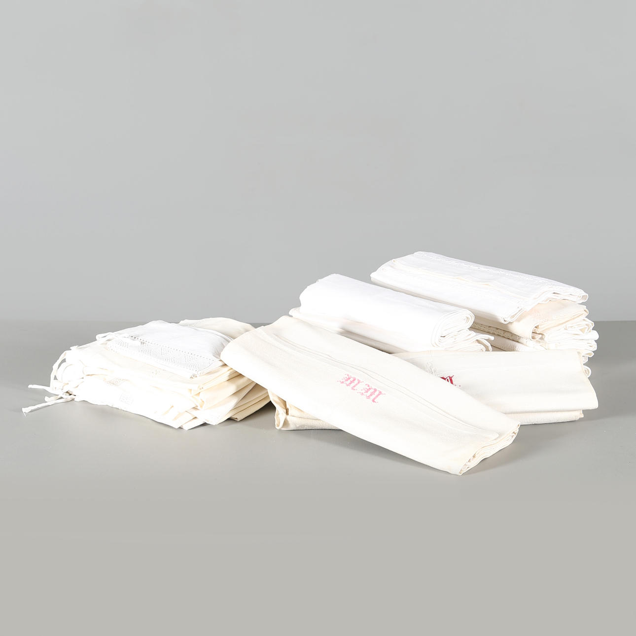 PARTI SÄNGLINNE, 28 delar, lakan och örngott, olika modeller.