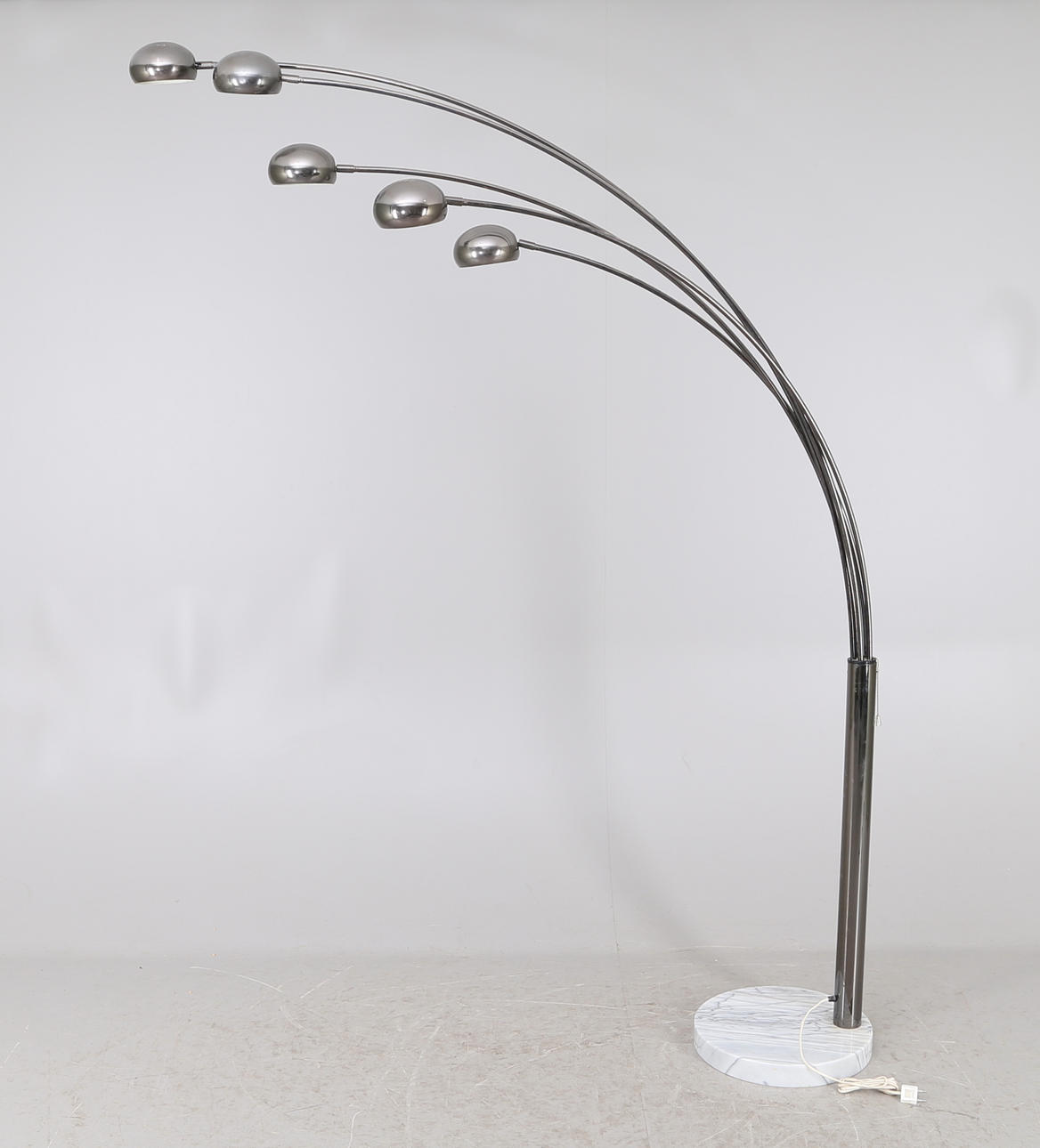 GOLVLAMPA med stenfot, 5 armad, 1900-talets senare del.