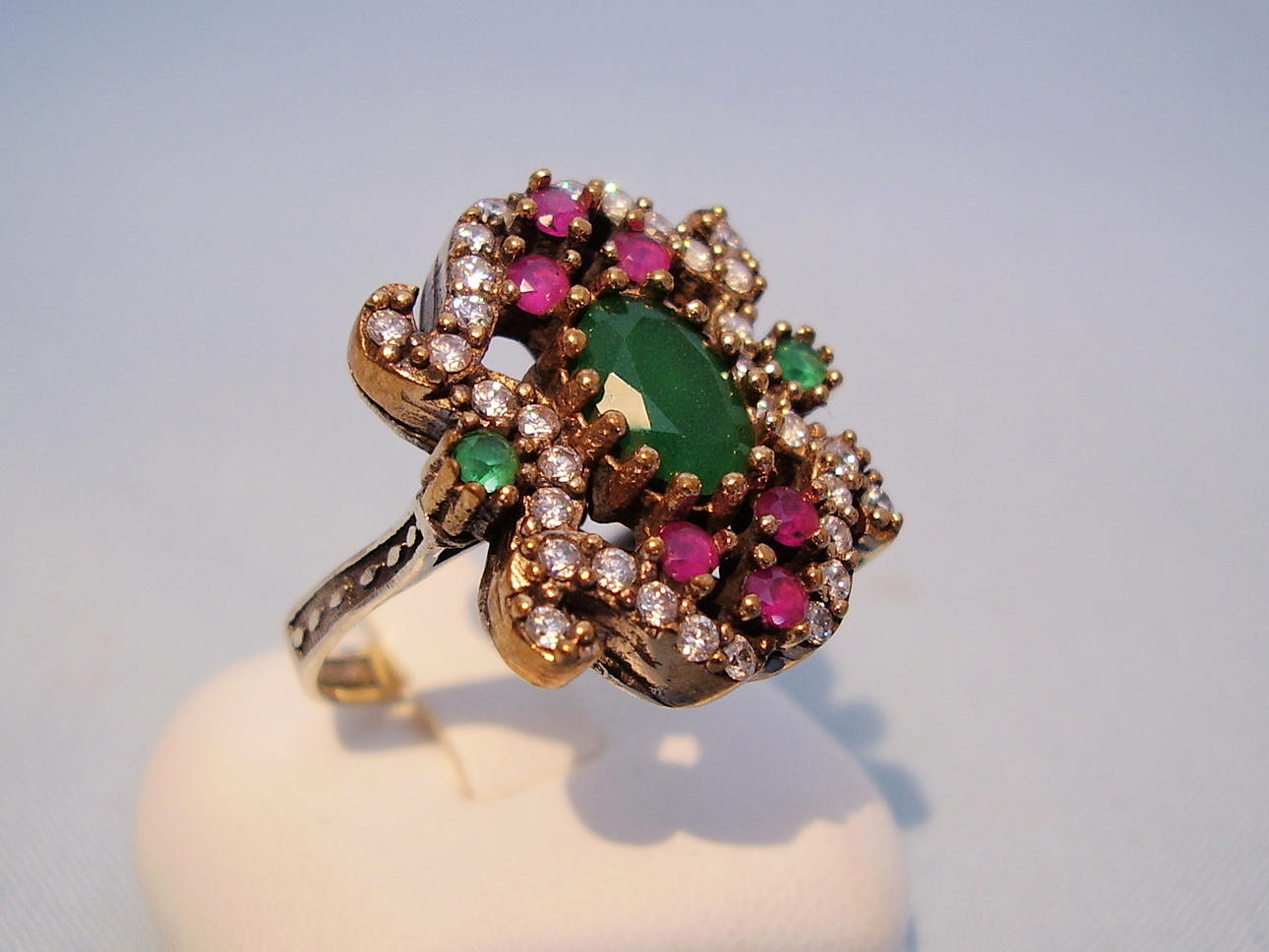 FÄRG STEN RING VIKTORIANSKA II. TID.