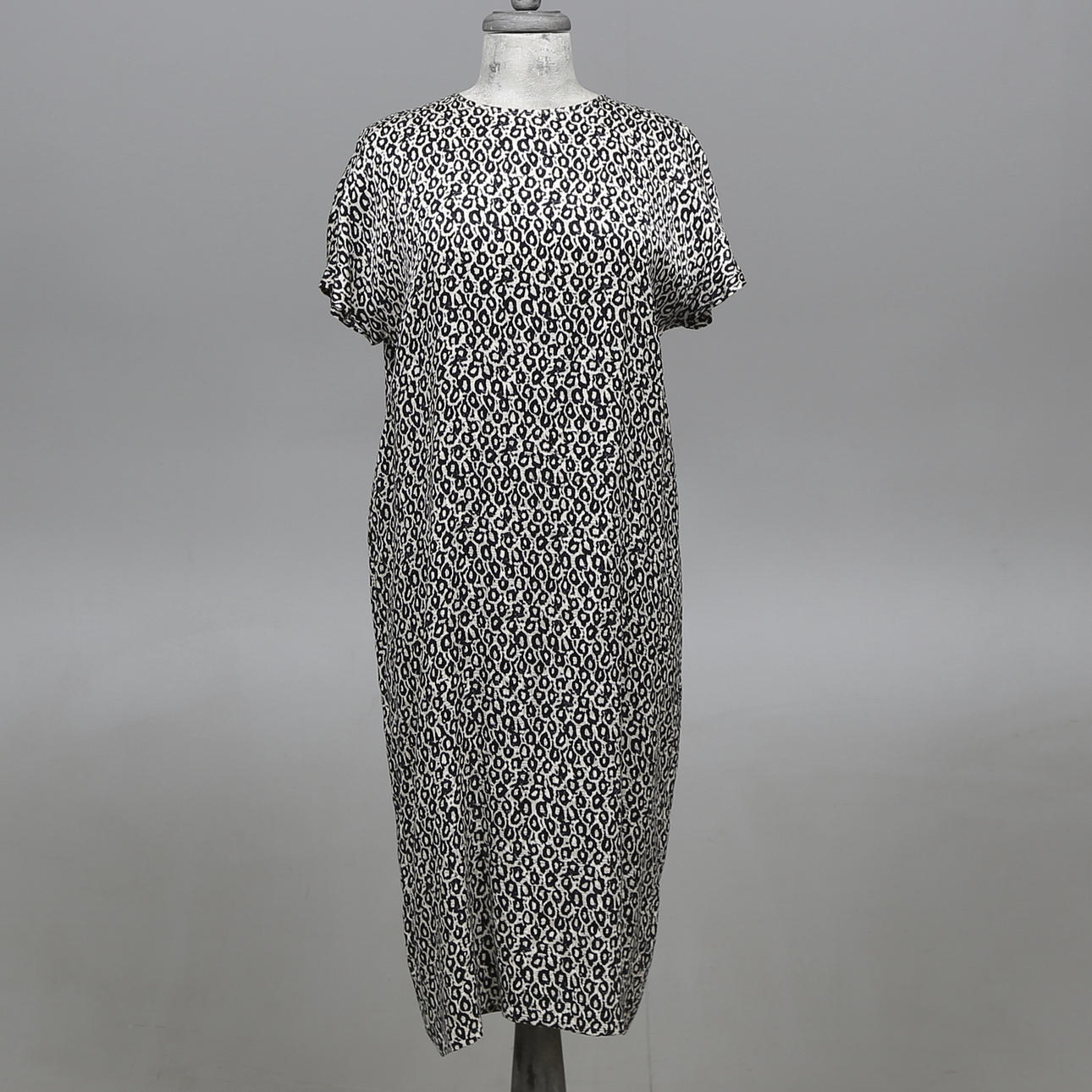 KLÄNNING, Pianoforte di Max Mara. Italien. Stl. ital. 46.