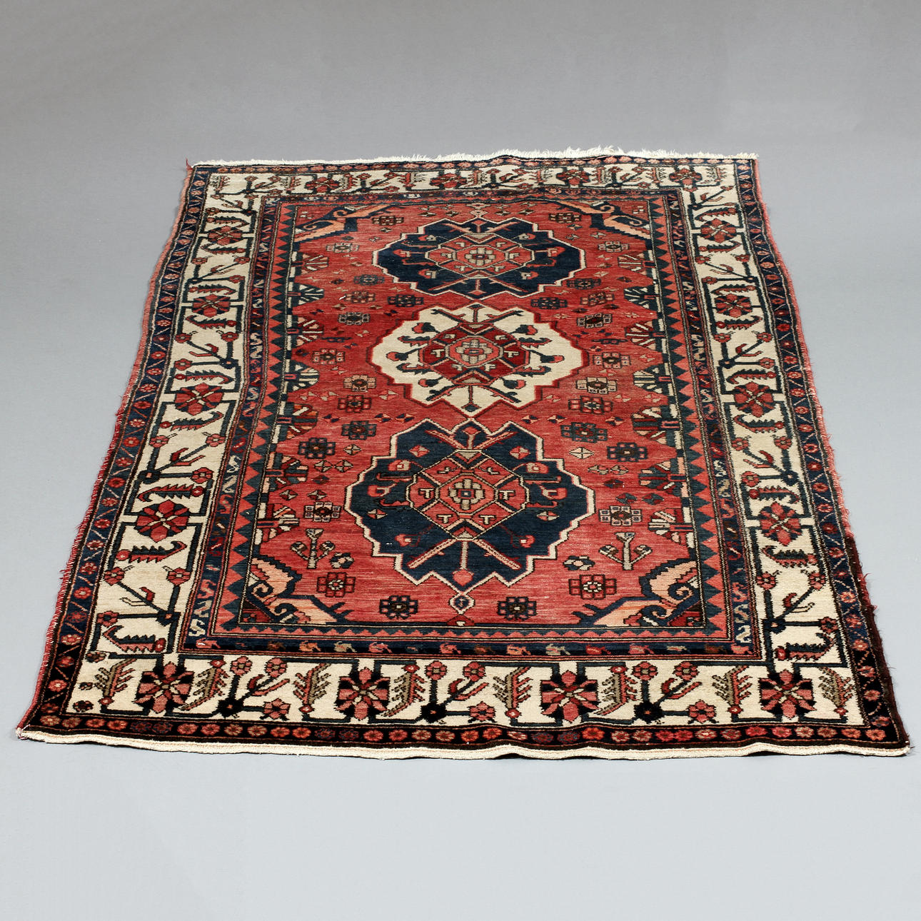 MATTA, Hamadan, 260 x 150 cm.