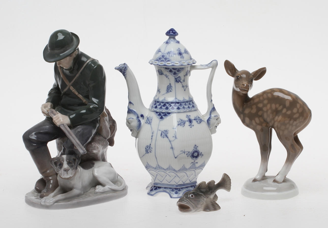 FIGURINER, 3 st, Bing & Gröndahl samt Royal Copenhagen TEKANNA, "Musselmalet" Royal Copenhagen Danmark.