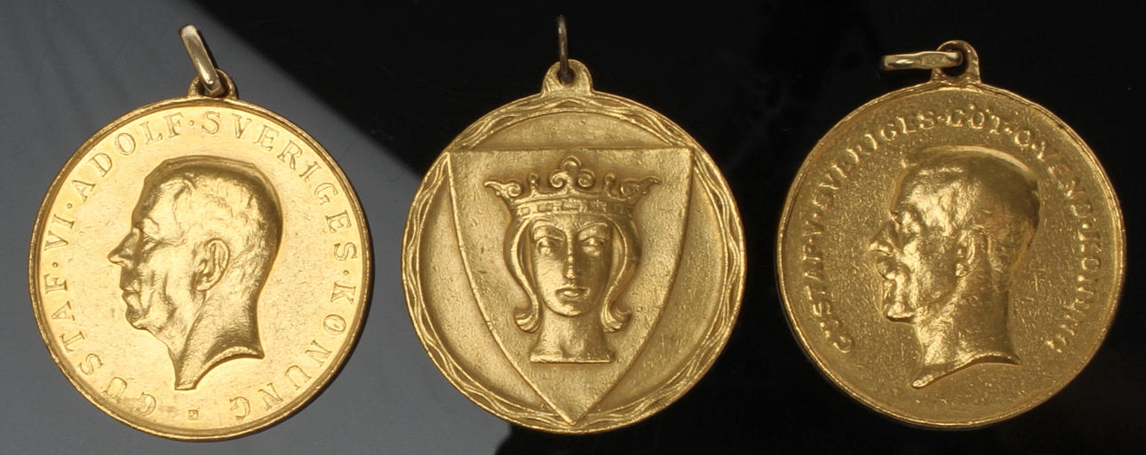FÖRTJÄNSTMEDALJER 3 st, ca 20k guld. Total vikt ca 73,4 gram. Omkring 1900-talets mitt.