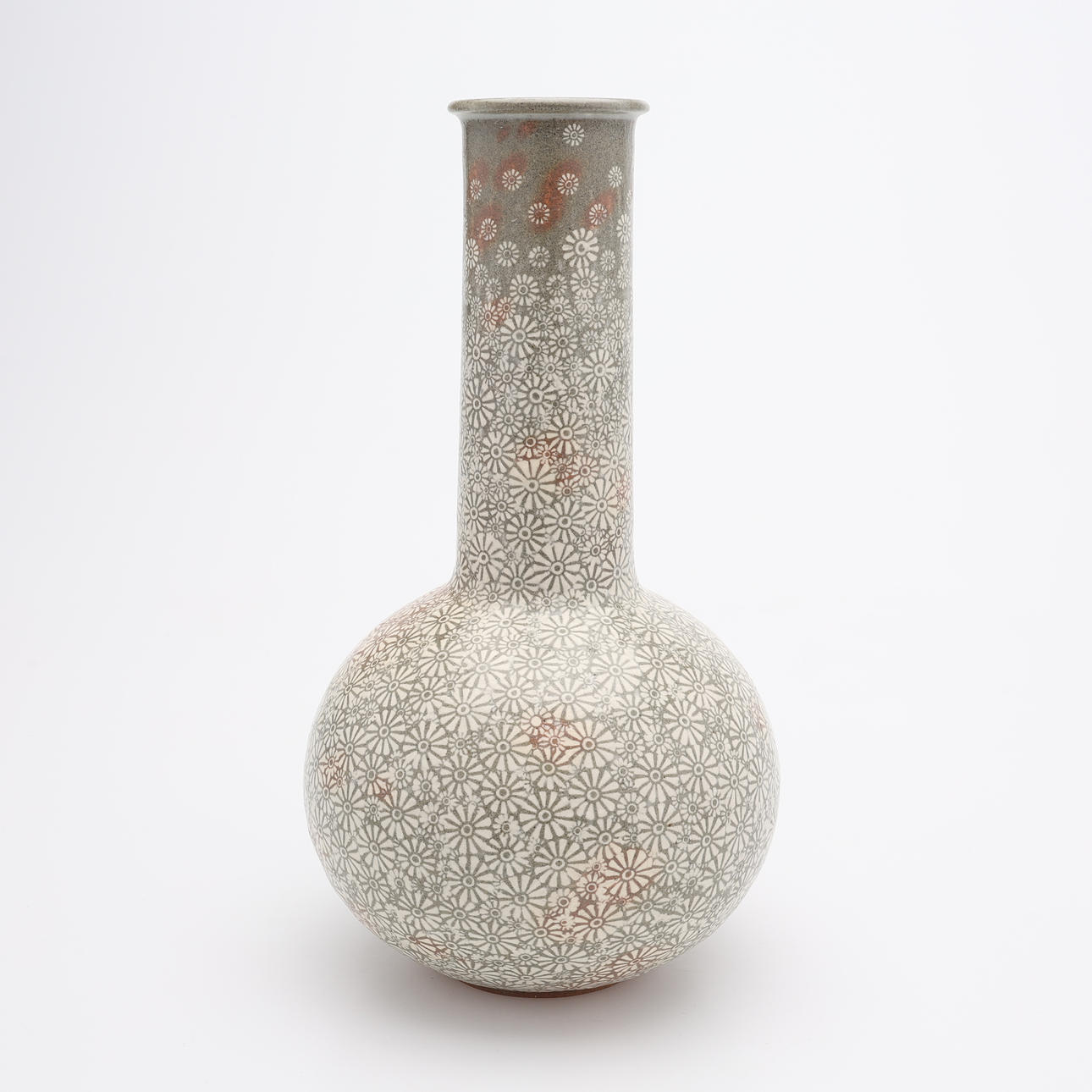 SHIN SANG-HO (SYDKOREA, 1947-). A VASE, GLAZED STONEWARE, SIGNED