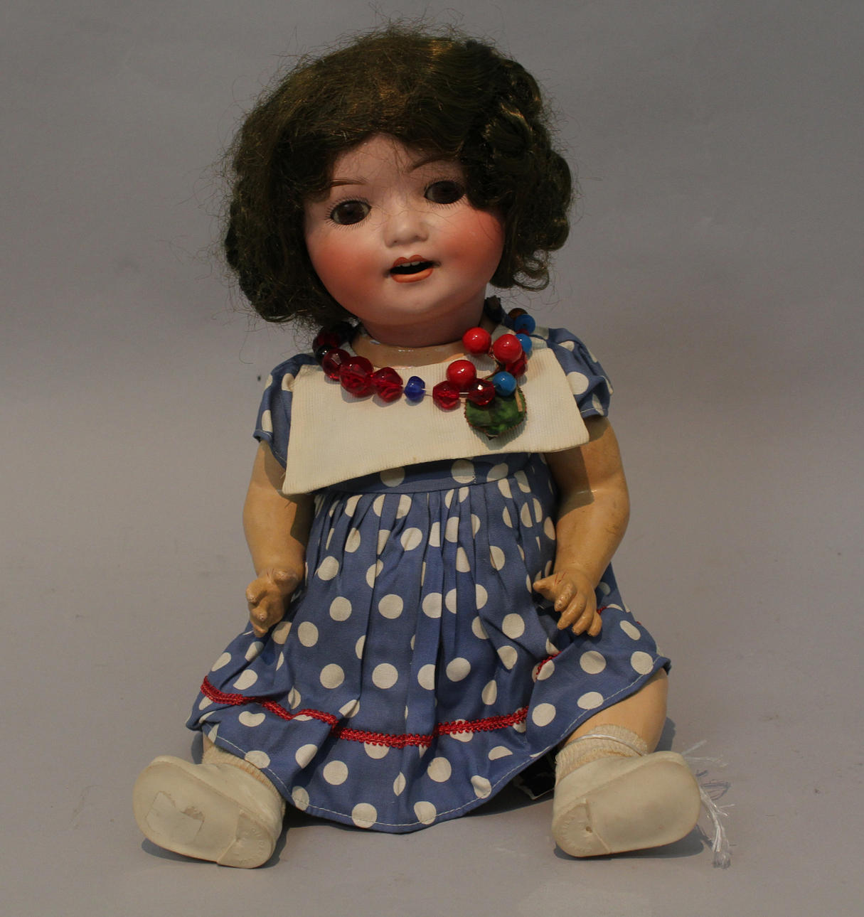 BISKVIFLICKDOCKA, ca 1900-10-tal. Märkt Heubach-Köppelsdorf, Tyskland.