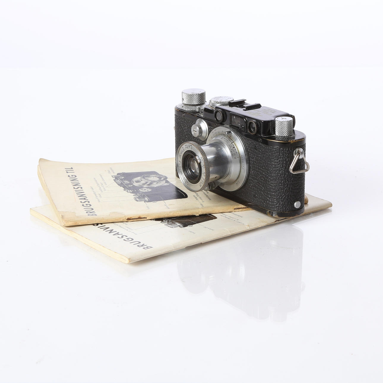 Leica III camera with lens and two manuals, 1934 (4). Photo, Cameras ...