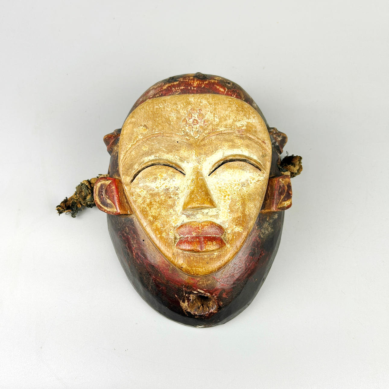 MÁSCARA TRIBAL AFRICANA.