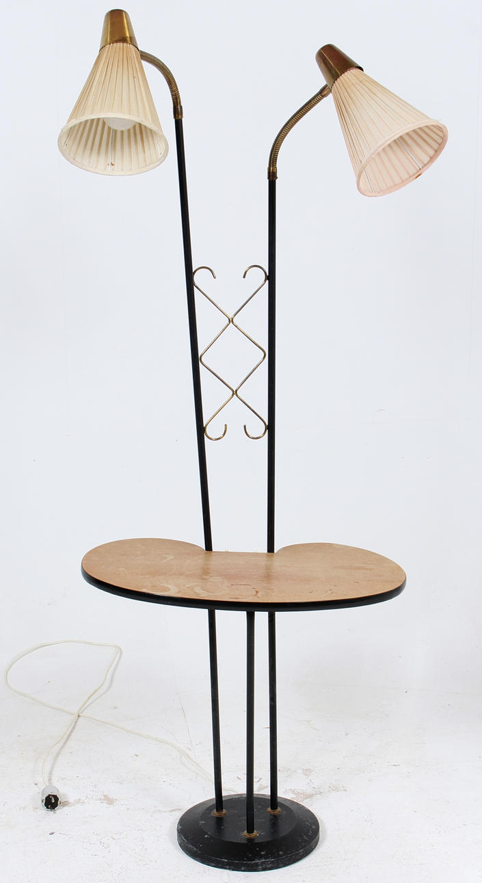 GOLVLAMPA, med bord, teak och metall.