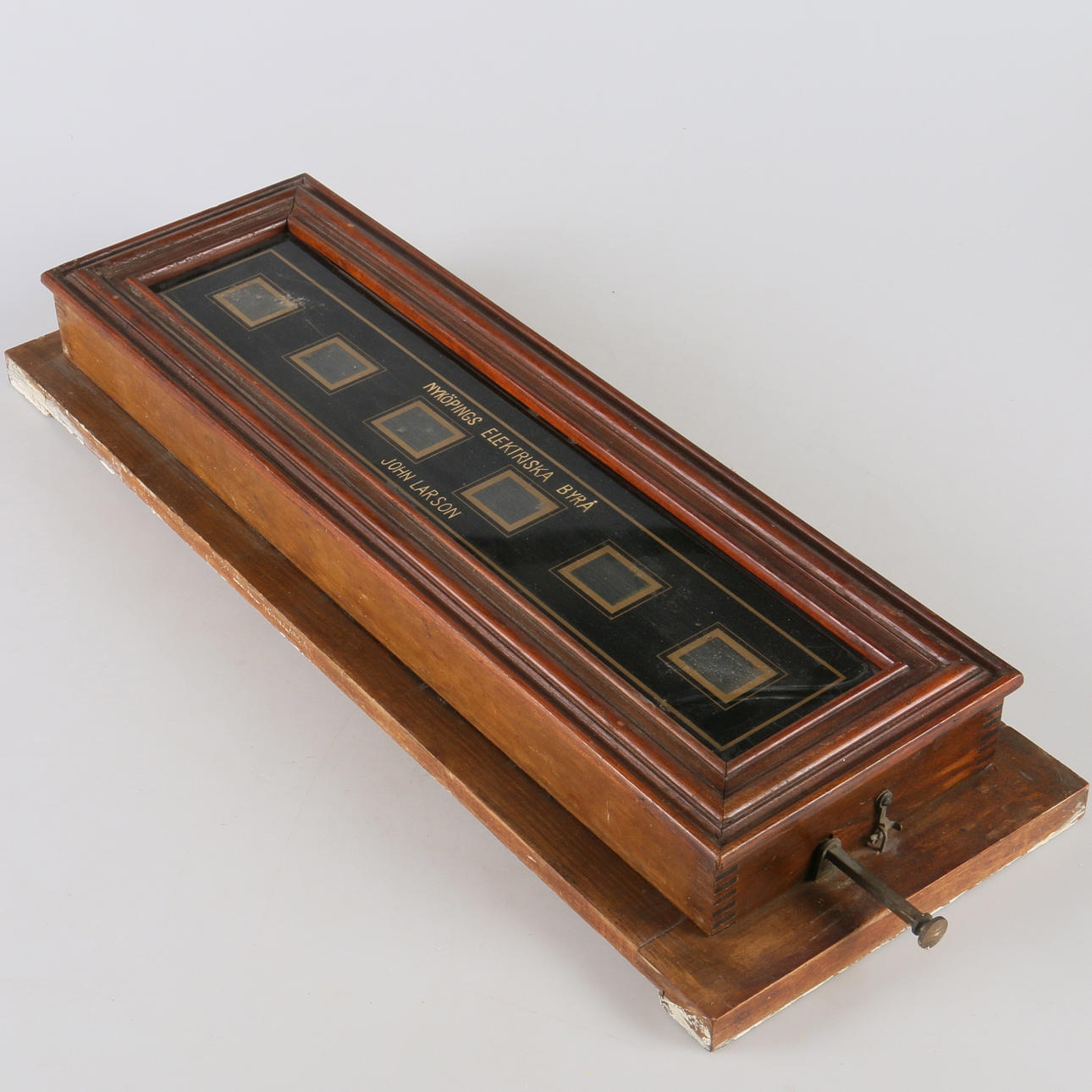 BETJÄNTKLOCKA, märkt Nyköpings Elektriska maskin, omkring 1900.