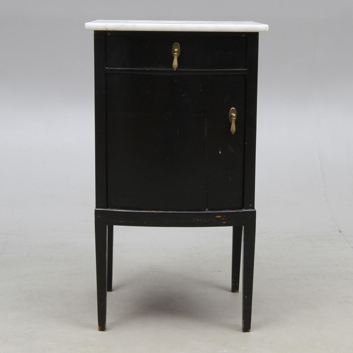 POTTSKÅP/SÄNGBORD, med stenskiva, tidigt 1900-tal.