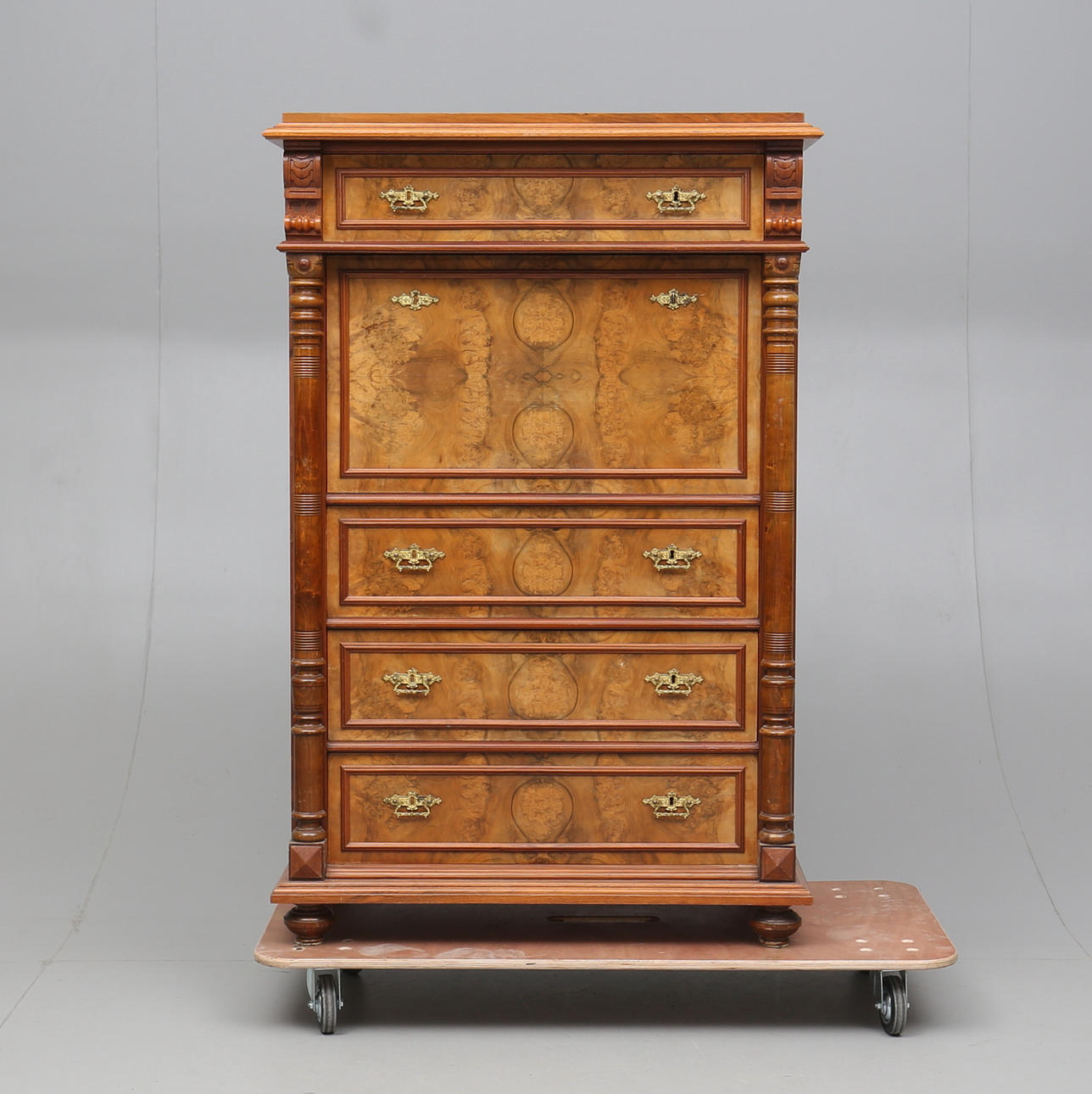 CHIFFONJÉ, 1800-talets andra hälft.