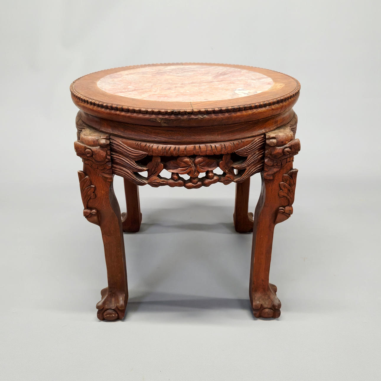 MARMORINEN KIINALAINEN JALUSTA.