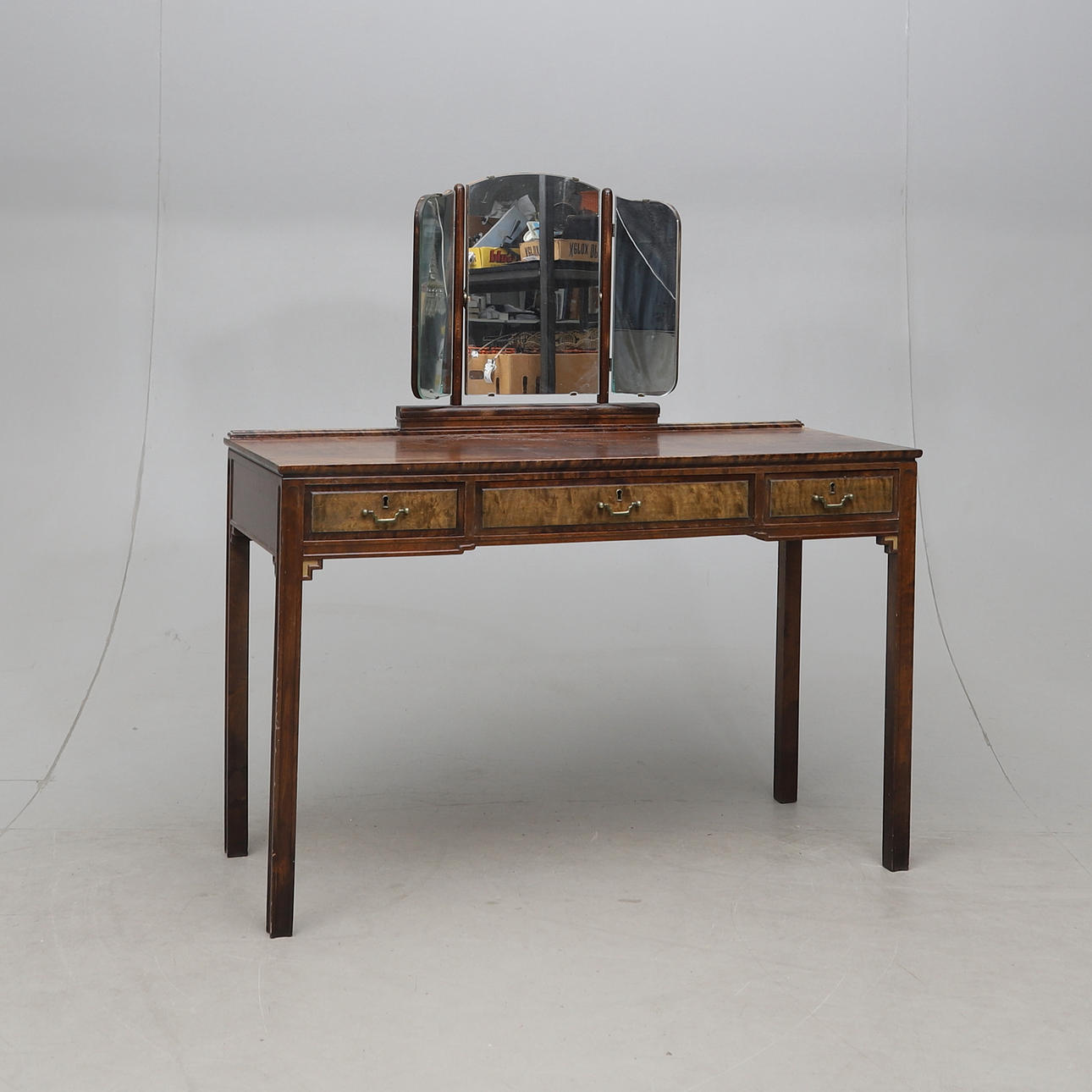 A dressing table, art deco, 1920s/30s.