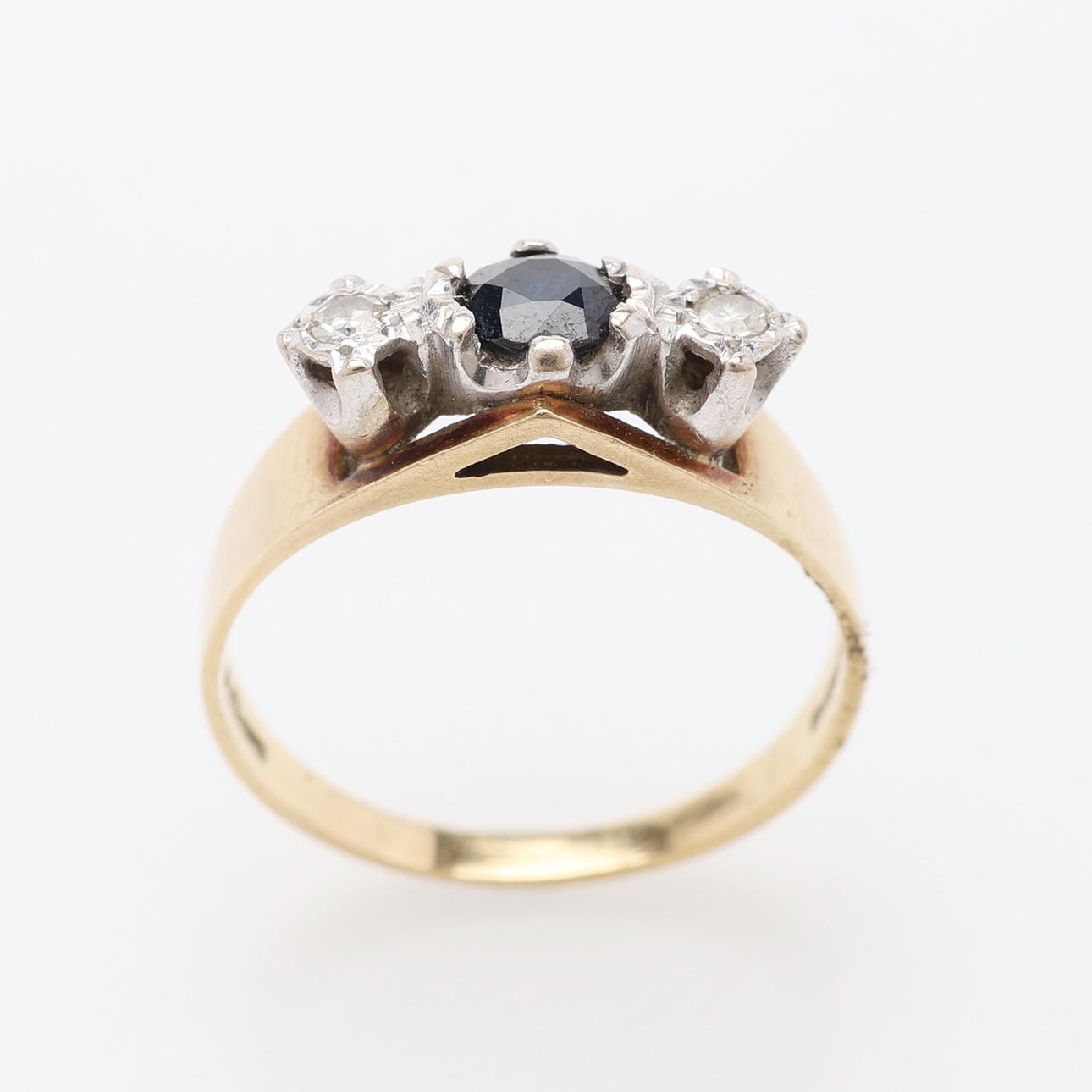 RING, 18K GOLD, TOPAZ & 2 PCS DIAMONDS, TOTAL Approx. 2.8g.