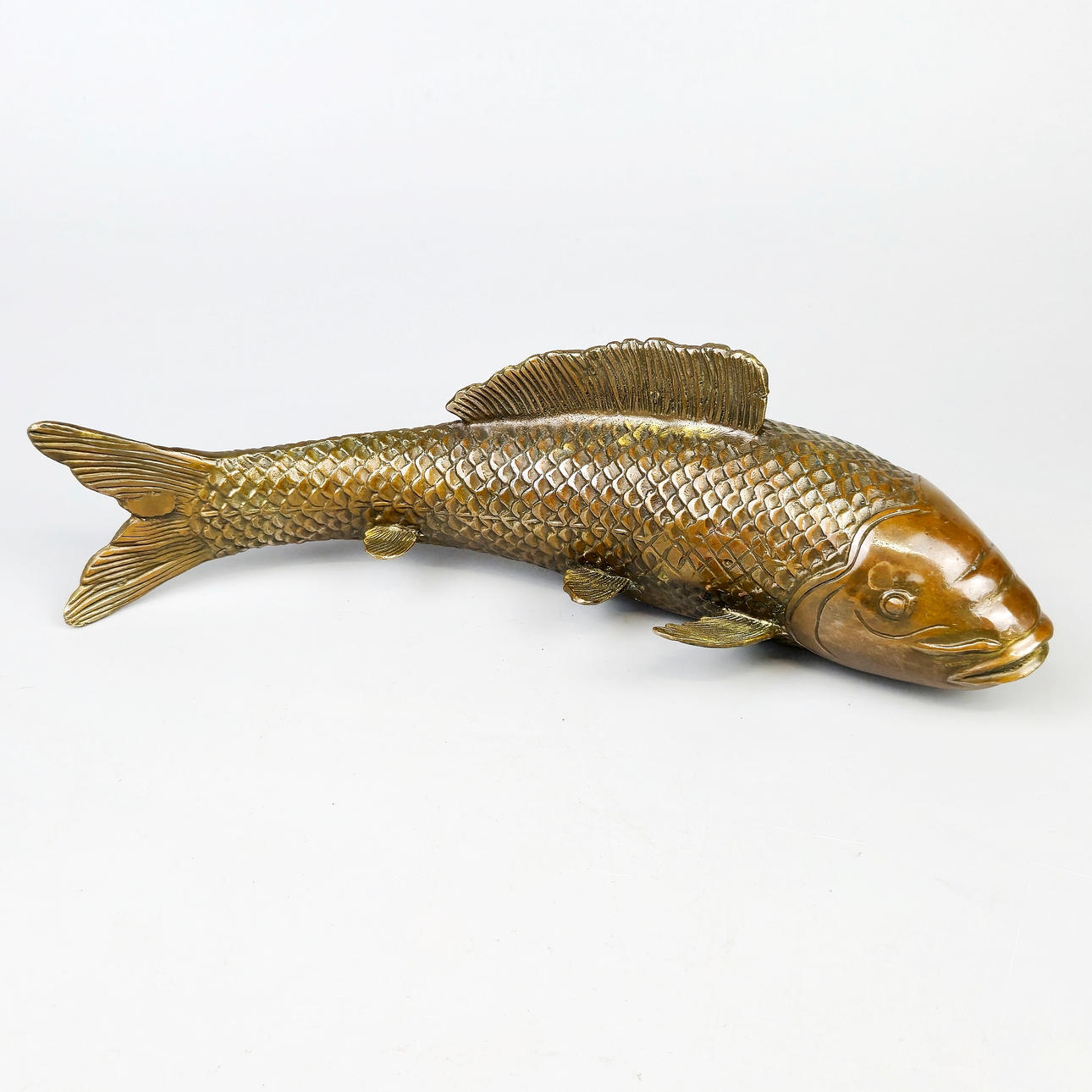 BRONZE FISH. Art - Sculptures & Bronzes - Auctionet