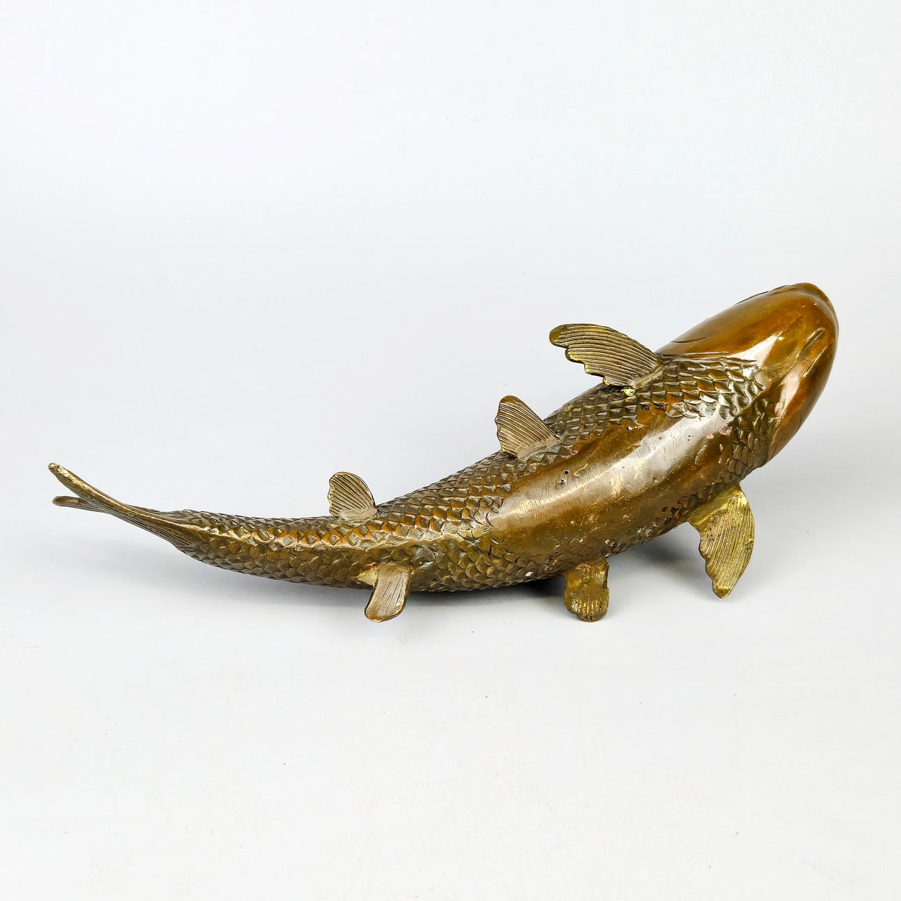 BRONZE FISH. Art - Sculptures & Bronzes - Auctionet