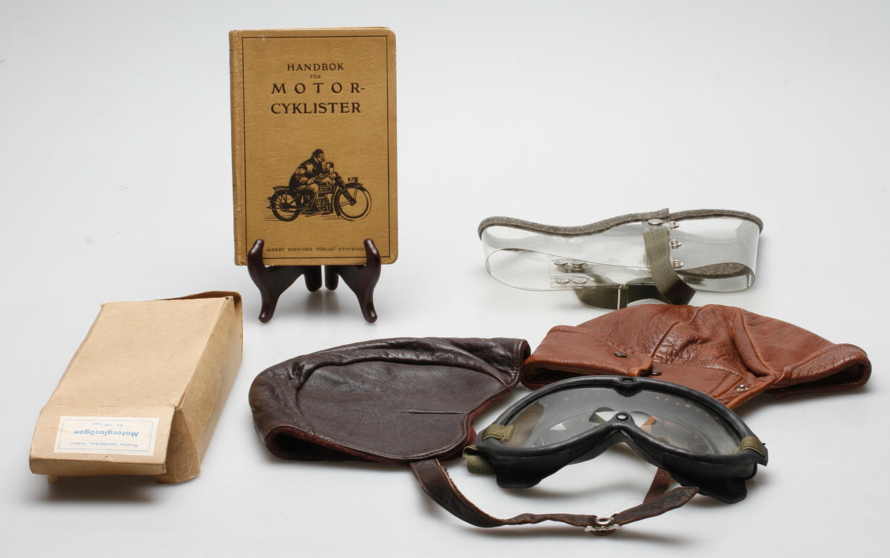 MOTORCYKELRELATERADE FÖREMÅL, omkring 1900-talets mitt.