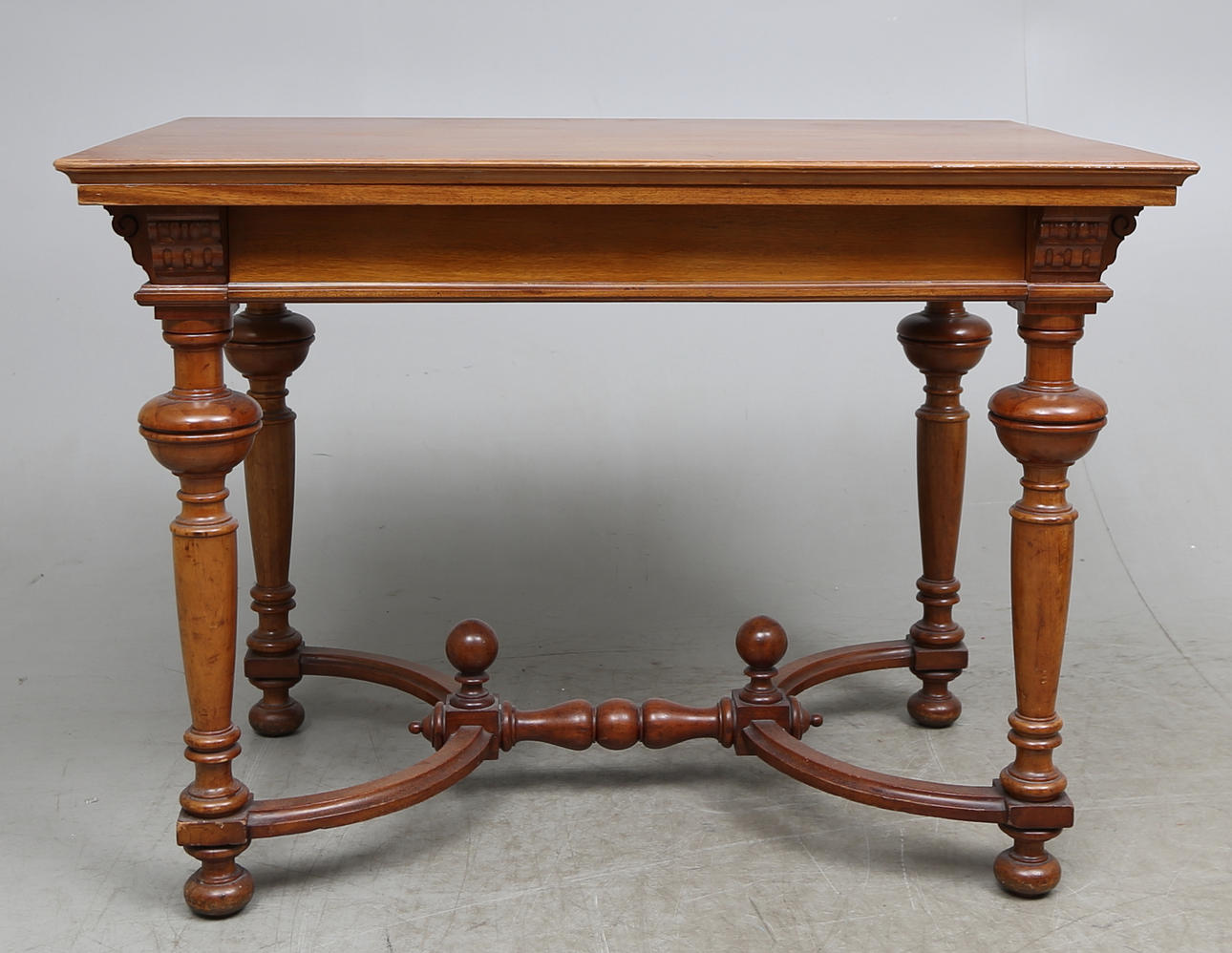 SALONGSBORD, nyrenässans, sent 1800-tal.