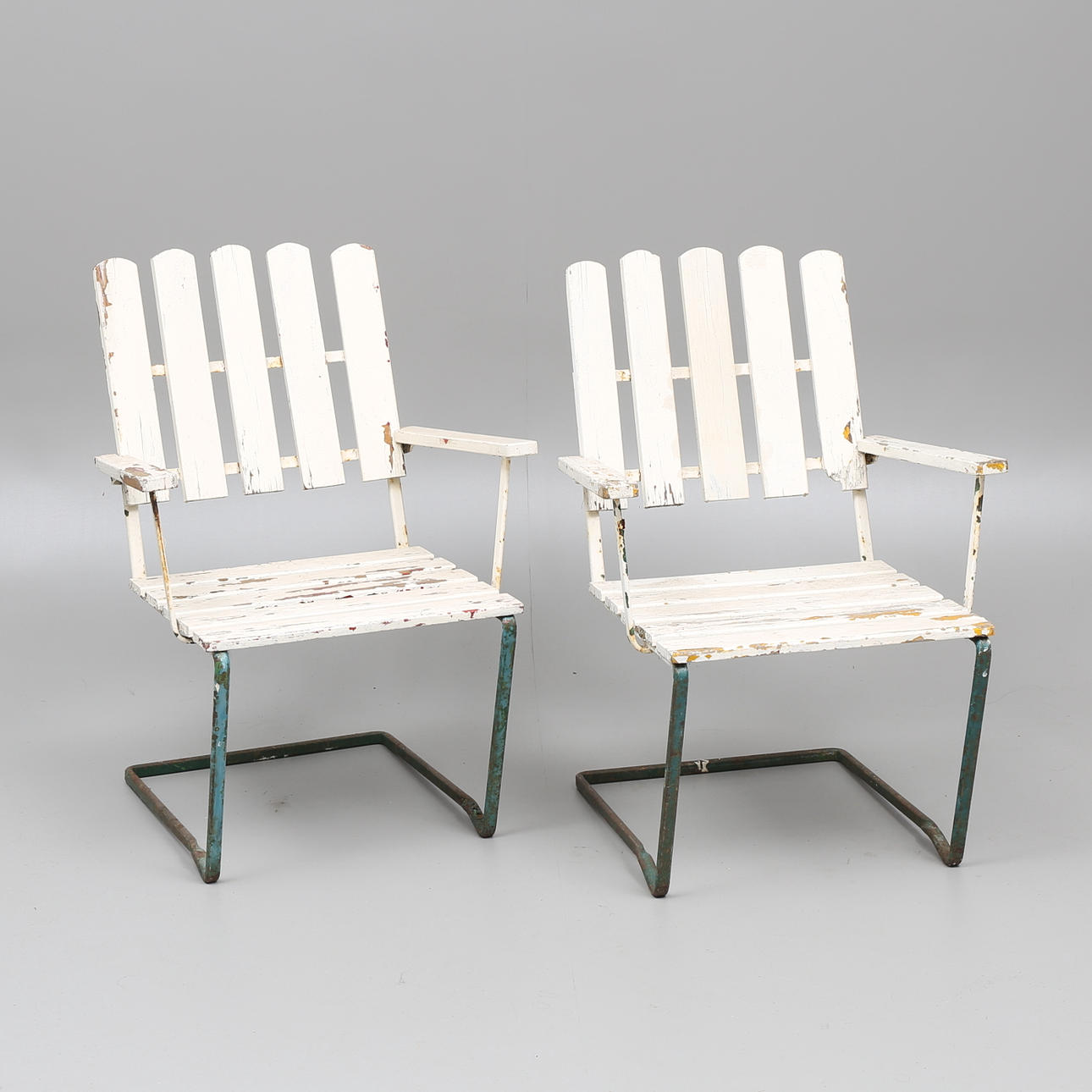 TRÄDGÅRDSSTOLAR med gung, ett par, Grythyttan, 1900-talets mitt.