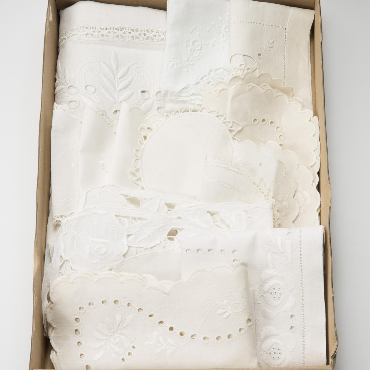 DUKAR, engelskt broderi m.m.