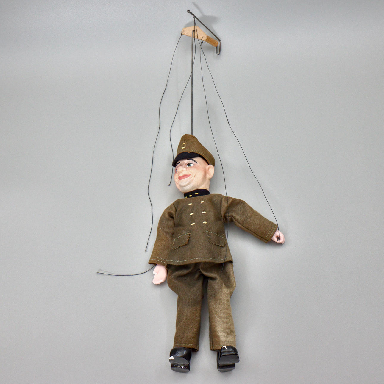 PUPPET DOLL “MILITARY” 20TH CENTURY.
