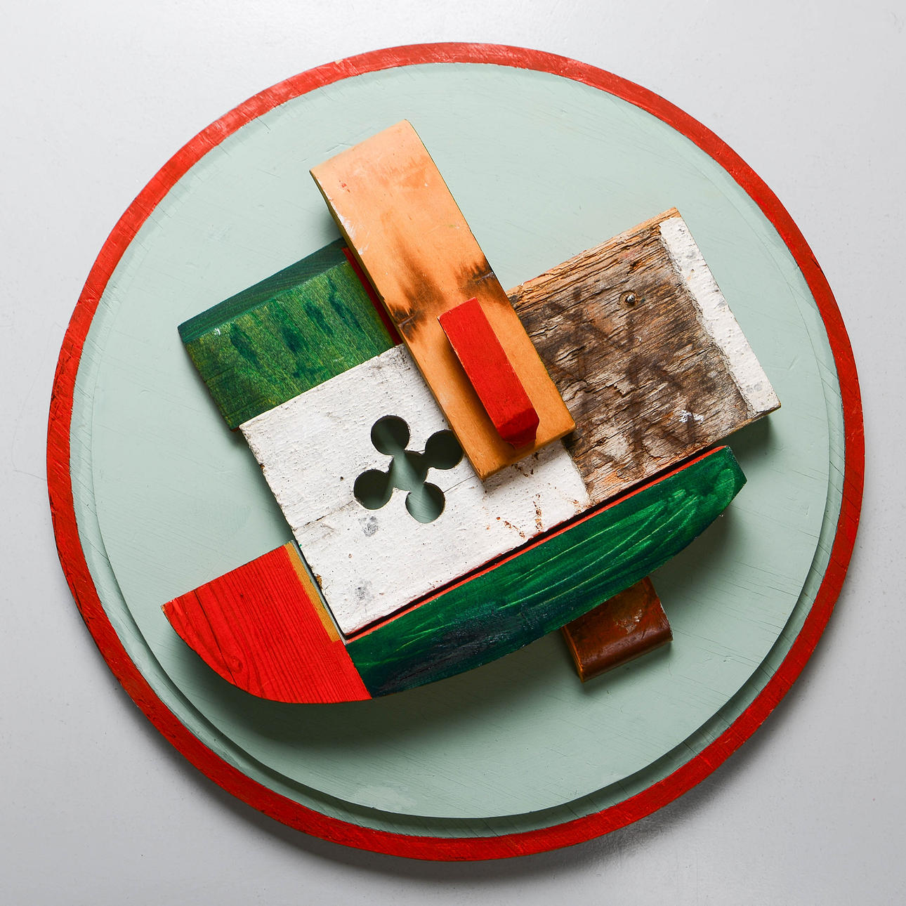 OIDENTIFIERAD KONSTNÄR. Wall mounted sculpture, wood.