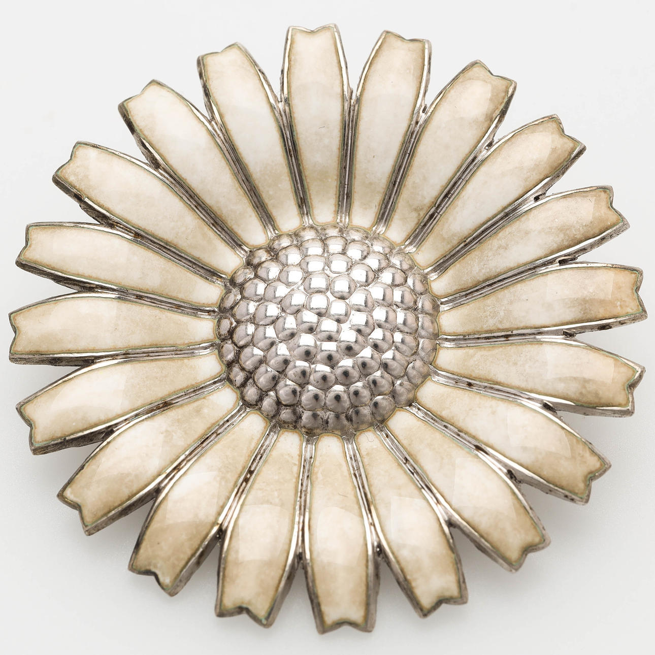 georg-jensen-brooch-daisy-sterling-silver-and-enamel-diameter