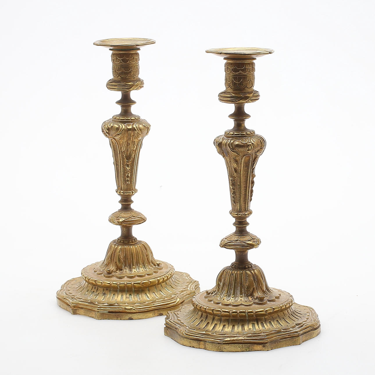 LJUSSTAKAR, ett par, mässing, Louis XVI-stil. Sekelskiftet 1900.