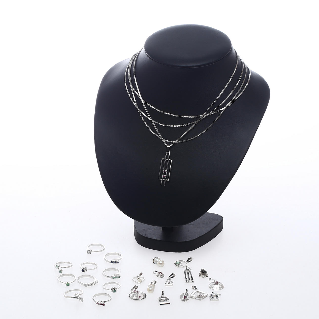 SMYCKEN, 29 delar, silver med slipade stenar samt odlade pärlor, 1900-talets andra hälft.