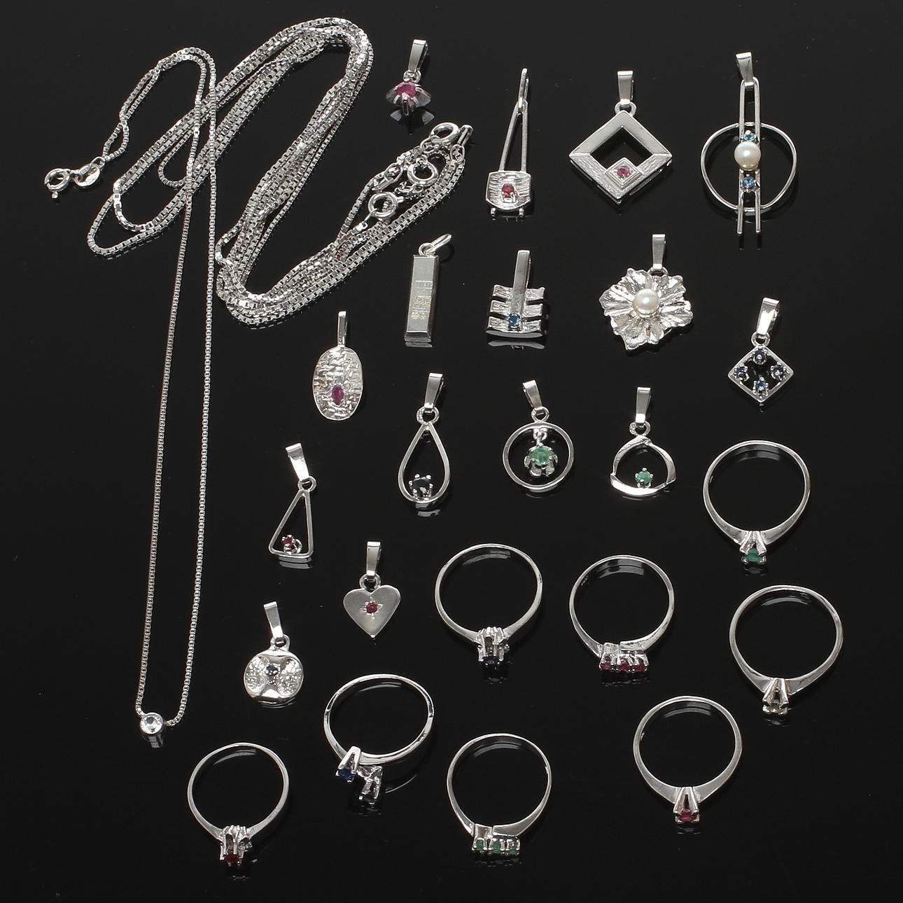 SMYCKEN, 27 delar, silver med slipade stenar samt odlade pärlor, 1900-talets andra hälft.