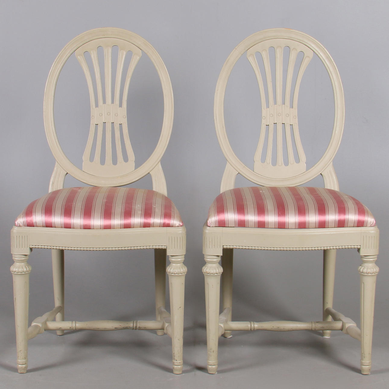 STOLAR, ett par, gustaviansk stil, 1900-tal.