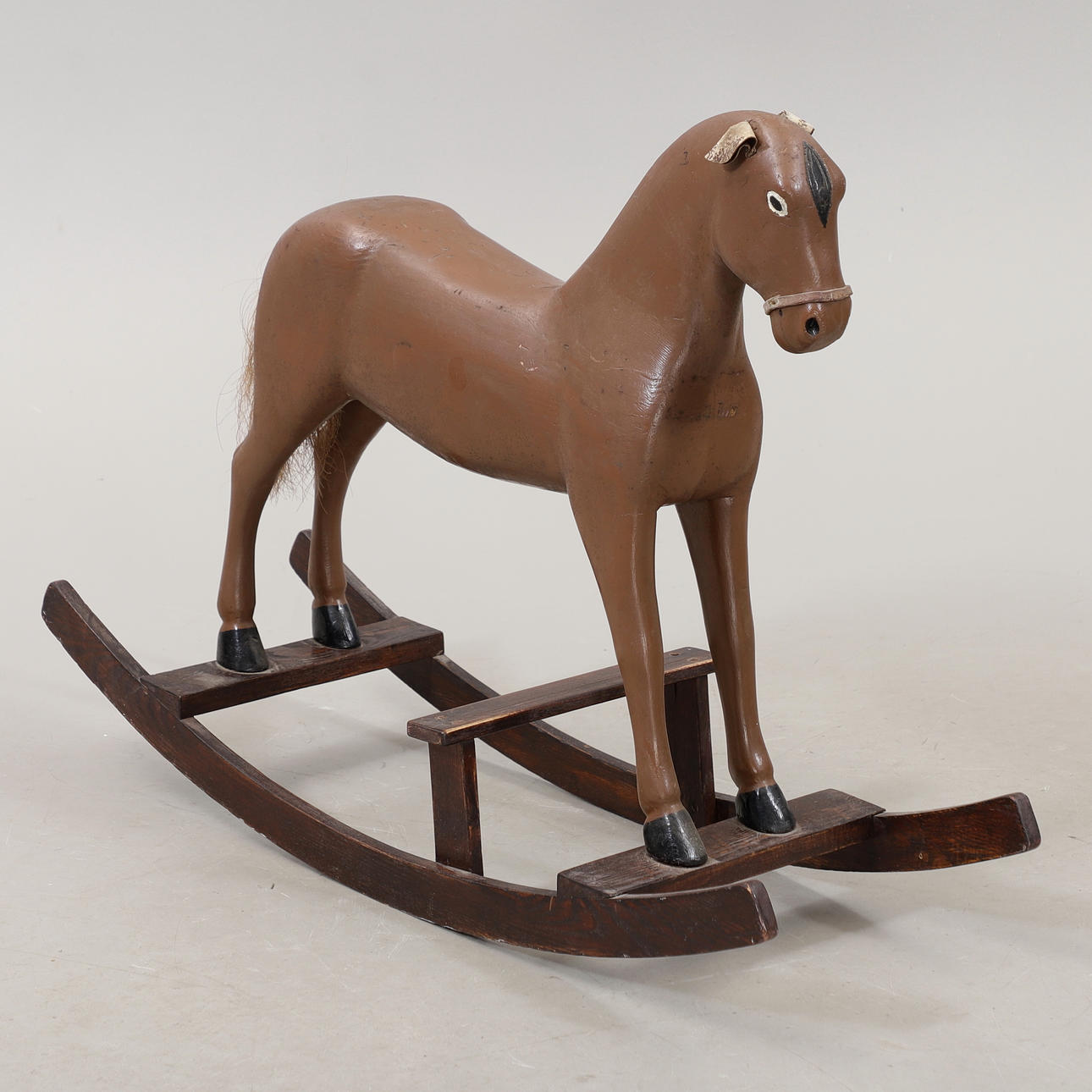 KEINUHEVONEN, puinen, 1900-luku.