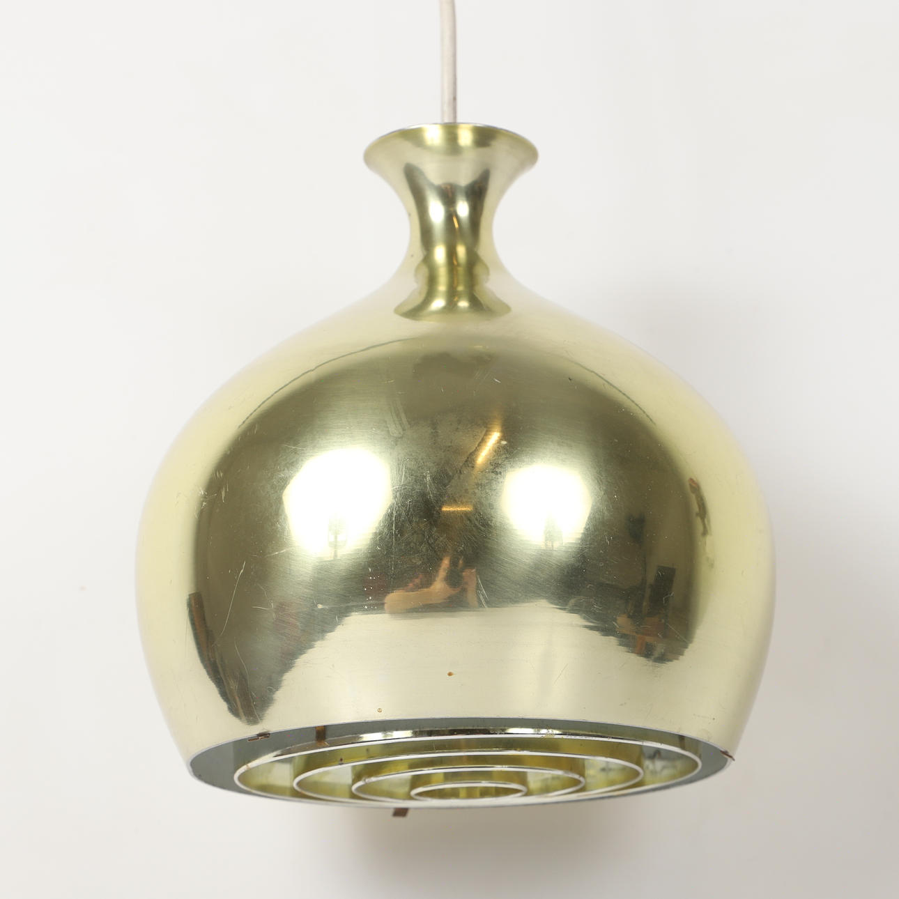 HELGE ZIMDAL. Taklampa, "Löken", gulmetall, 1900-tal.