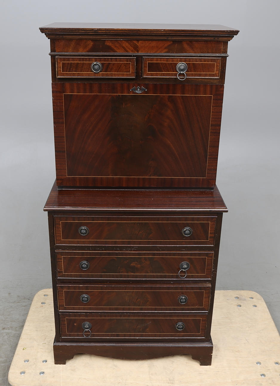 SEKRETÄR, engelsk stil, 1900-tal.