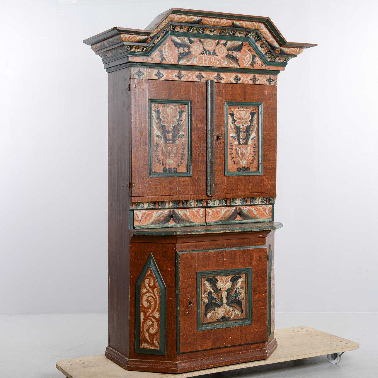 MÅLAR ERIK ELIASSON. Salsskåp, dalmåleri, 1794.