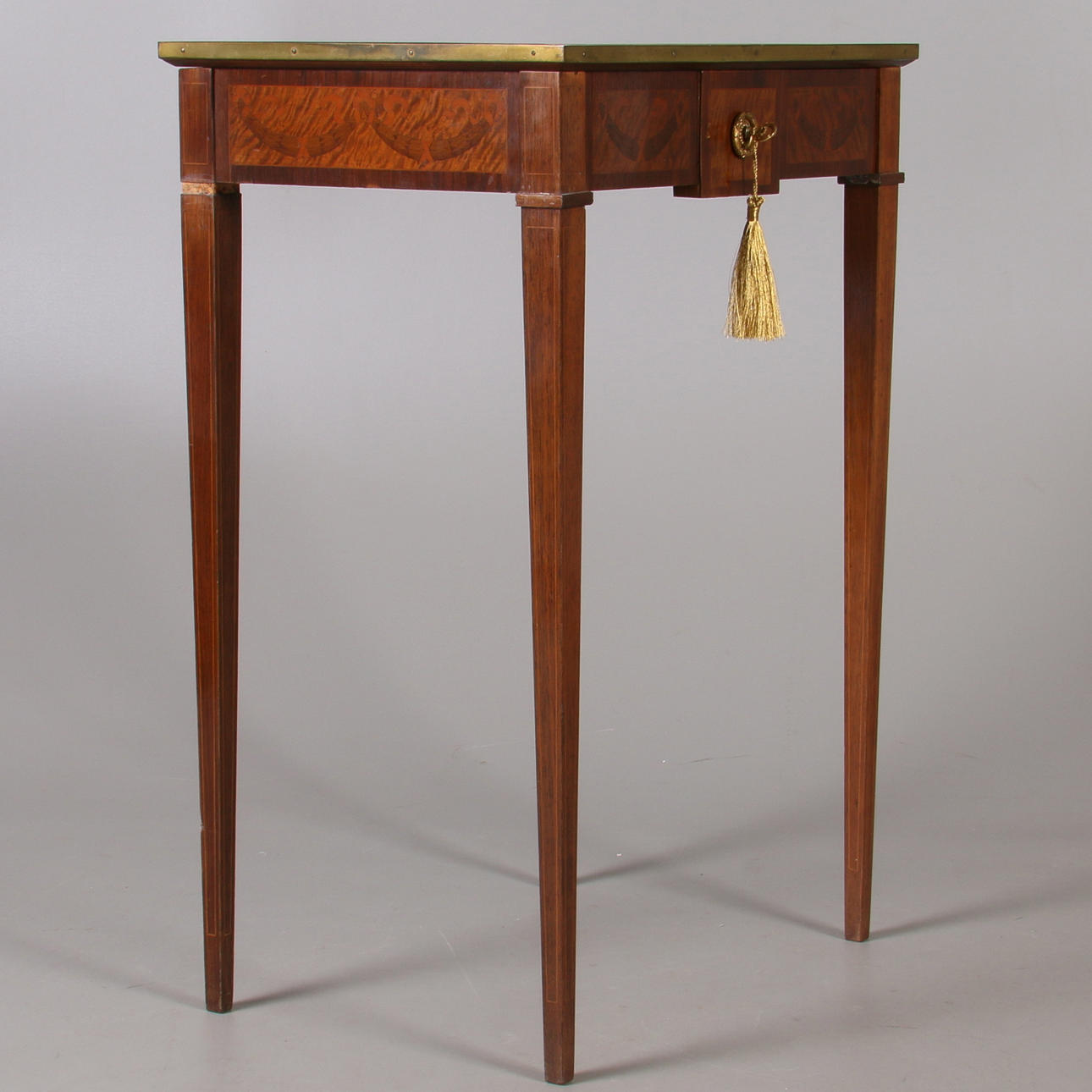 SYBORD, mahogny, Nordiska Kompaniet, 1900-talets första del.