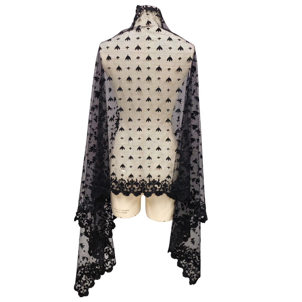 RECTANGULAR SEMI-HANDMADE LACE MANTILLA.