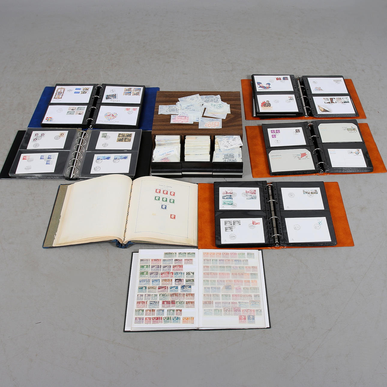 FRIMÄRKSSAMLING, Sverige, 1855-1960. ca 18 kg.