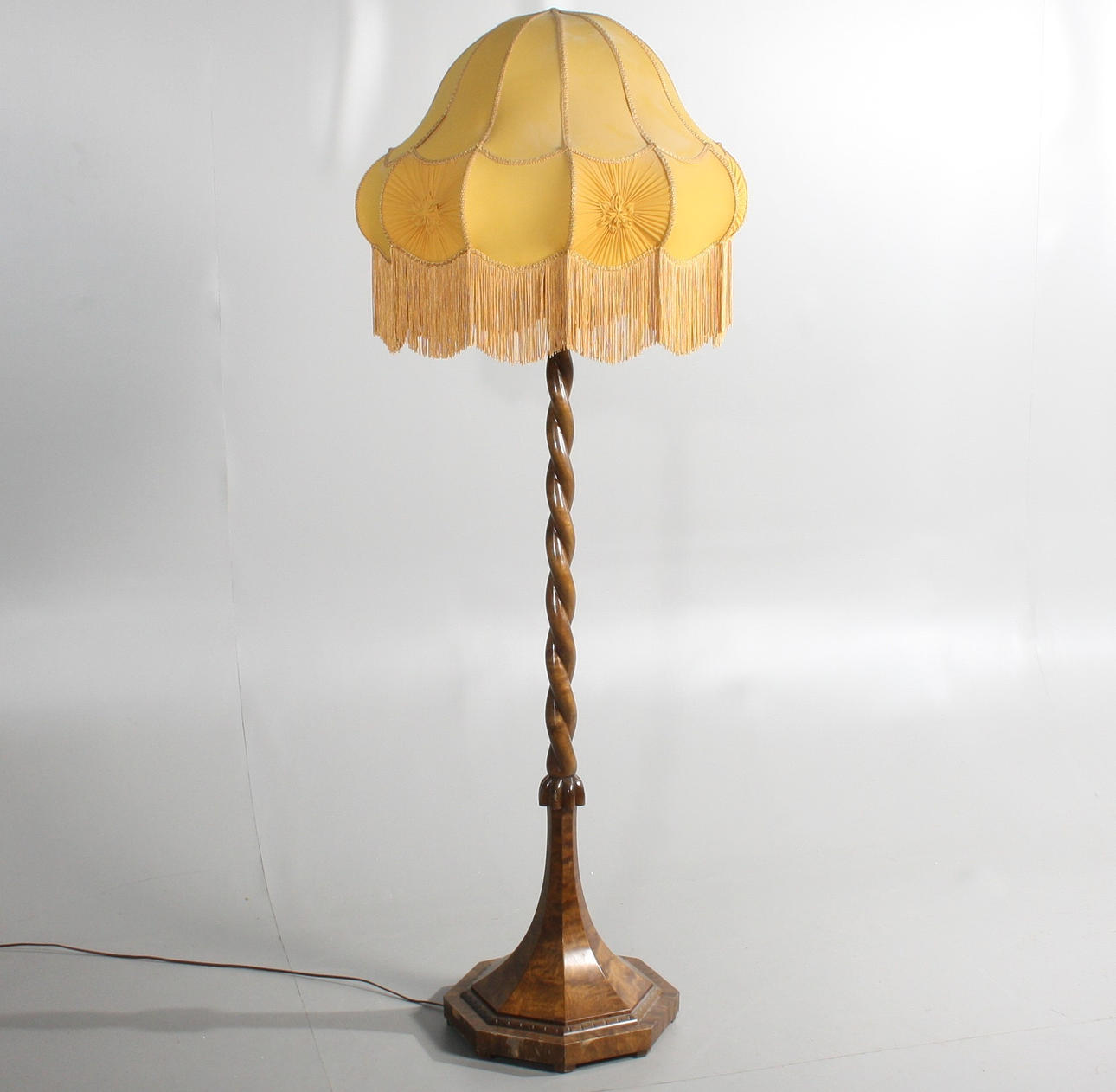 GOLVLAMPA, björk, 1920-tal.