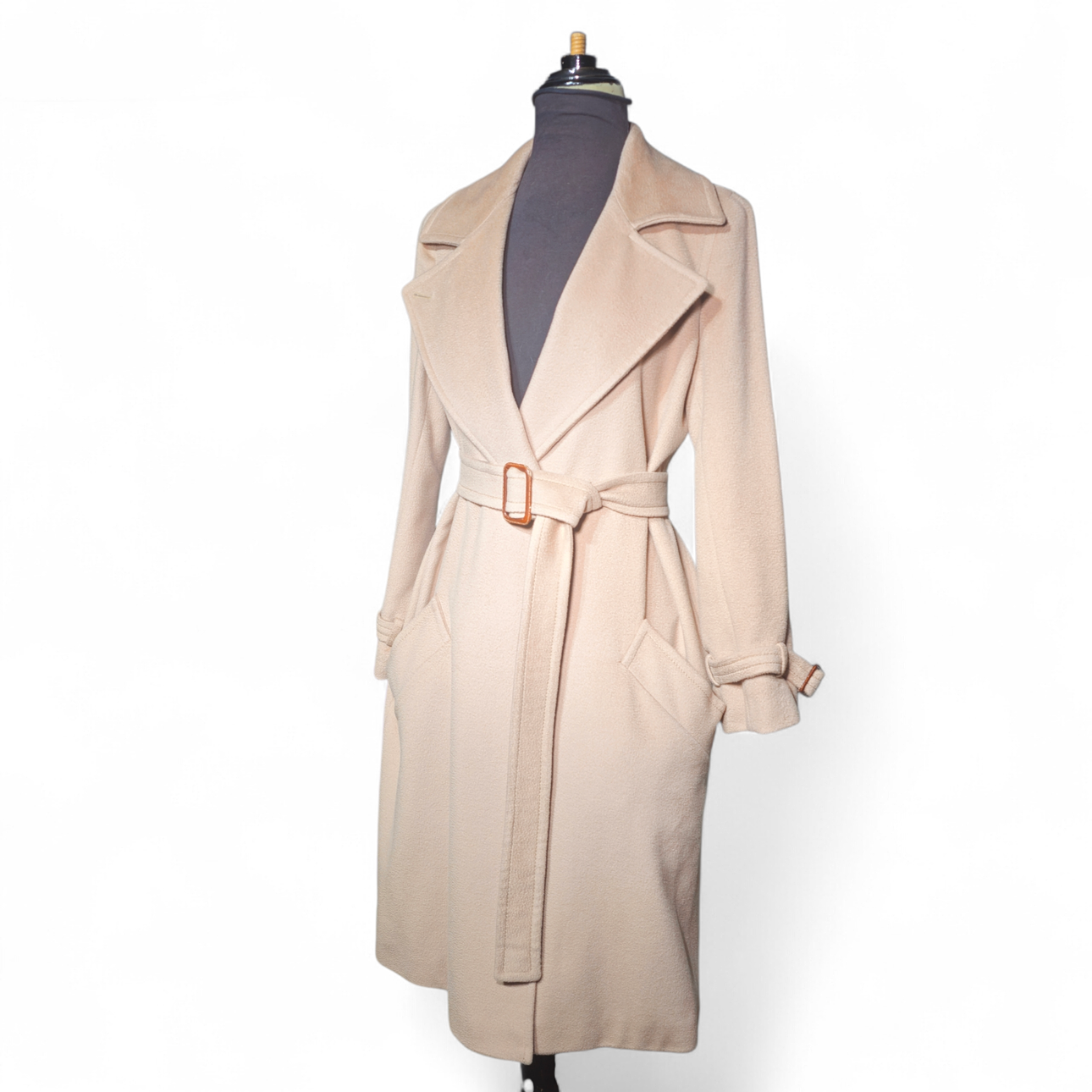 MaxMara helg. Lång kappa i kamelfärg.