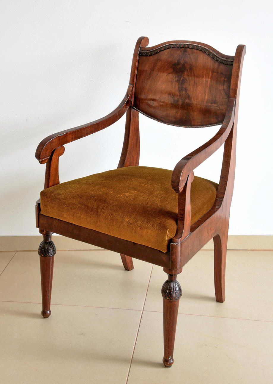 ARMLEHNSESSEL. England, cirka 1840.