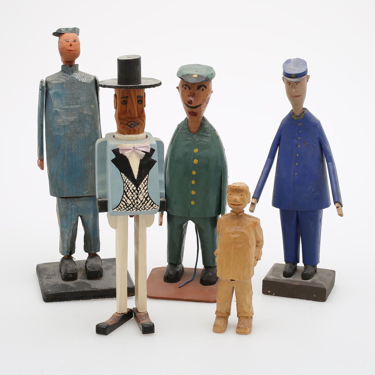 FRÄCKA GUBBAR, 5 st, snidat trä.