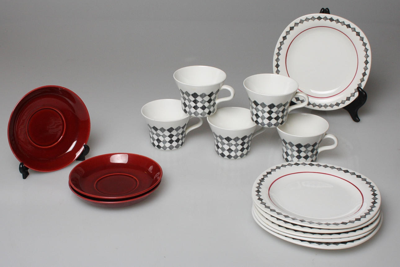 PORSLIN, 14 delar, " Red Top", Rörstrand.