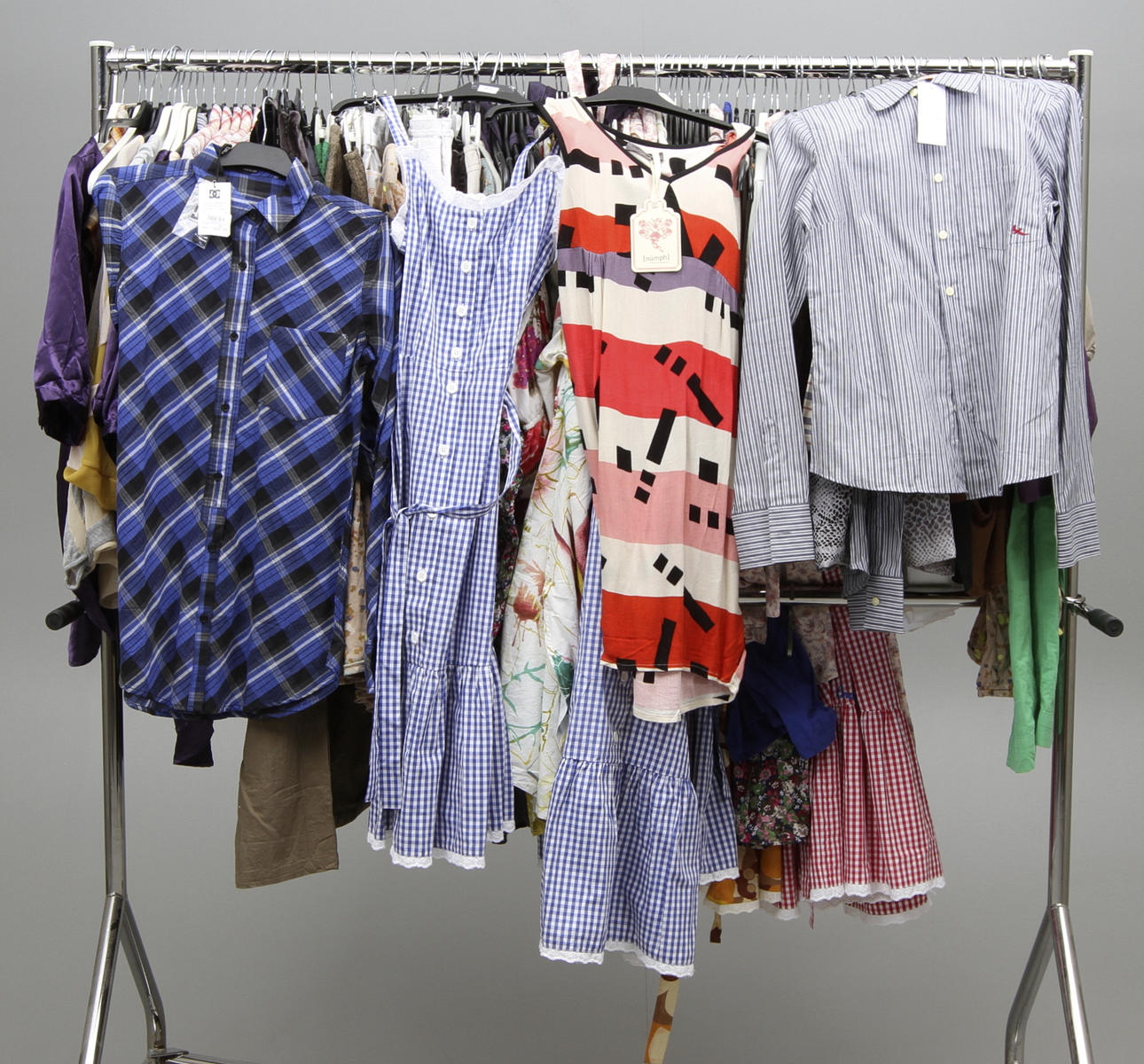 NYA KLÄDER, 90 del, dam, konkursen efter first aid.