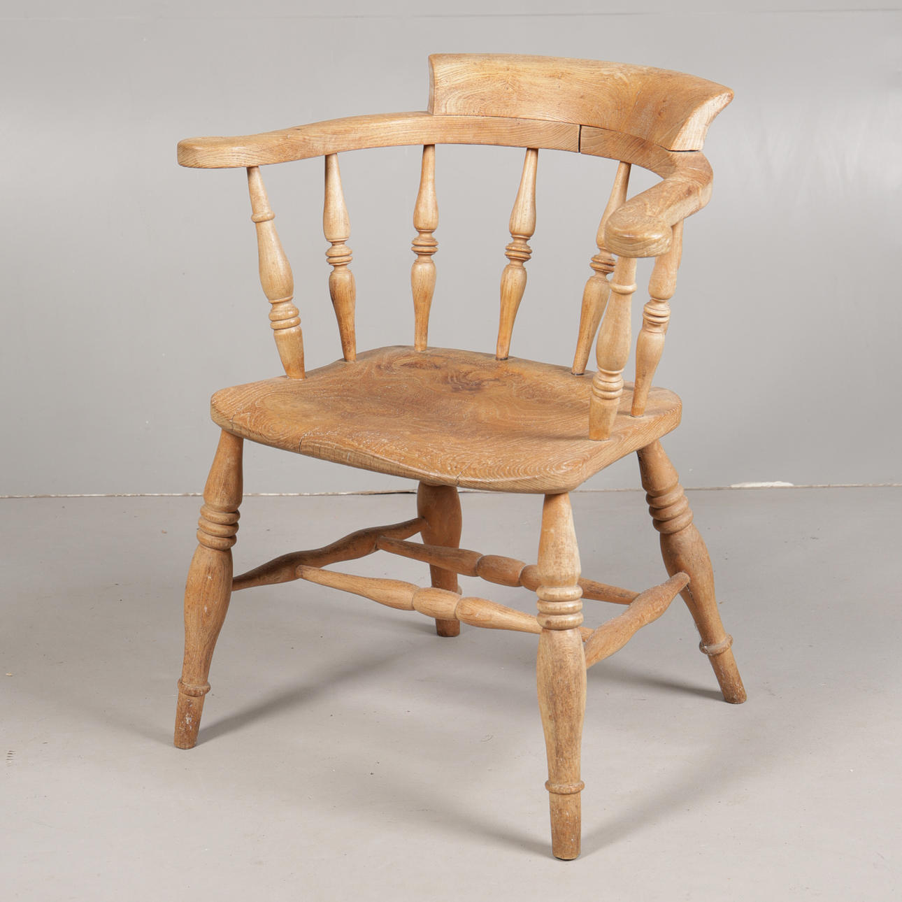 EIN KAPITÄNSSTUHL VON BURR ELM.